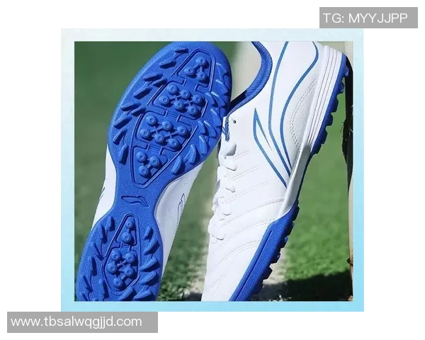 球星足球运动鞋设计特点解析：提升性能与舒适度的完美结合