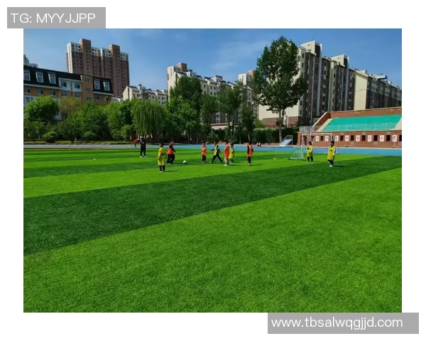 球星亲授足球课堂全面提升青少年技术与团队合作能力