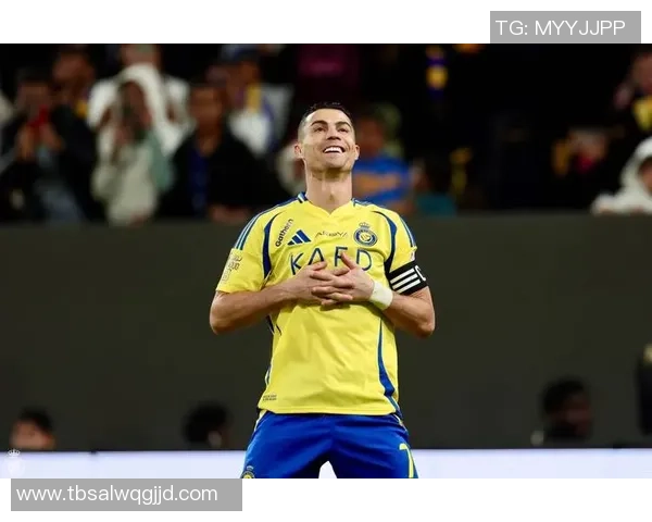 足球巨星力量与美感并存身材肌肉塑造运动巅峰魅力