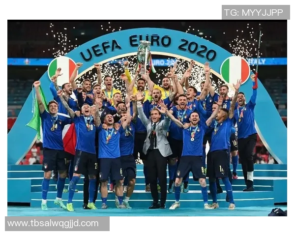 足球球星手握手机时刻曝光 展现球场外的真实一面 足球球星手握手机时刻曝光 展现球场外的真实一面