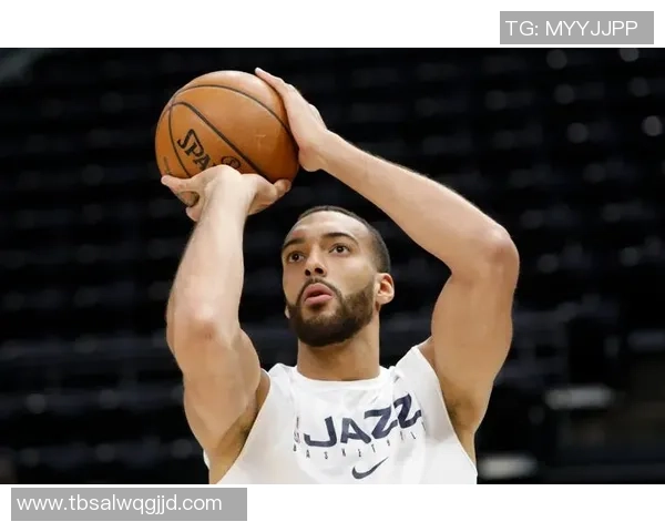 十三号足球后卫球星盘点：从经典到现役的顶级防守者分析